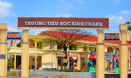 Nam phụ huynh vụ cô giáo quỳ xin lỗi bị đề nghị cảnh cáo Nam phụ huynh vụ cô giáo quỳ xin lỗi bị đề nghị cảnh cáo