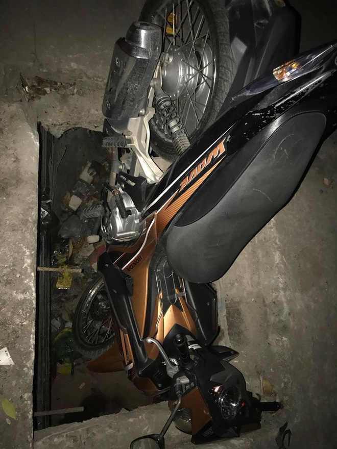 Hà Nội: Lao xe xuống hố tử thần, một thanh niên suýt mất mạng