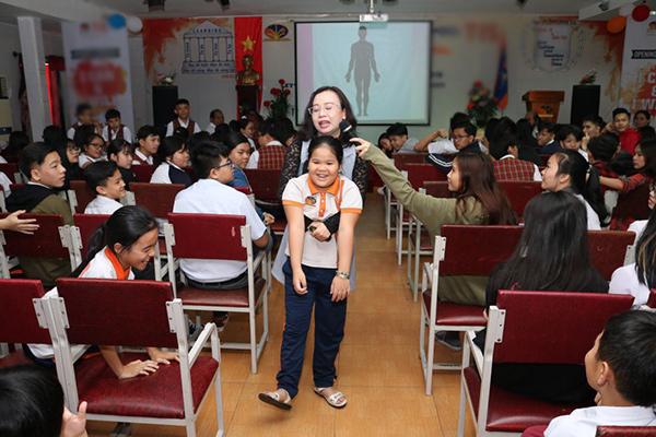 Phó khoa tâm lý mách quy tắc 5 báo động nhận biết kẻ ấu dâm, mẹ cần dạy con ngay