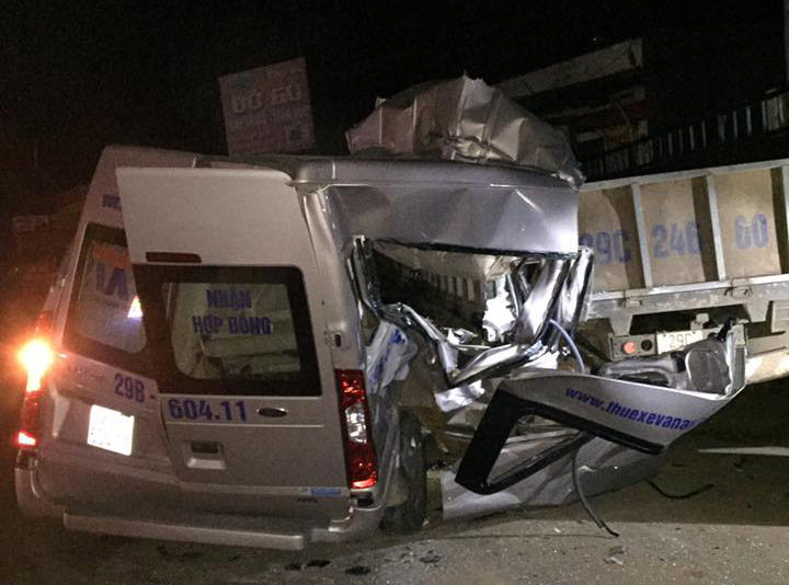Xe du lịch đâm xe tải ở Mộc Châu, đôi nam nữ thiệt mạng