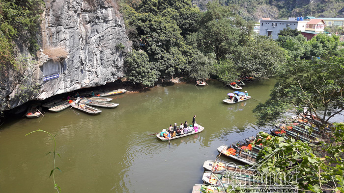 Bến thuyền Tràng An cổ vẫn hoạt động, Bộ Văn hoá yêu cầu xử lý