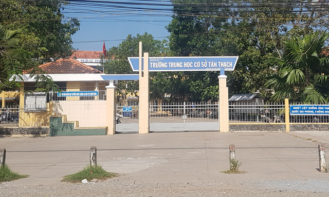 Nam sinh lớp 8 bóp cổ cô giáo đã đi học lại