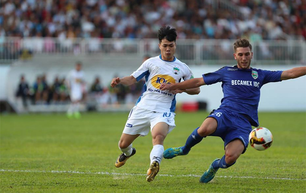 HAGL chia điểm với Bình Dương trong ngày ra quân V-League 2018