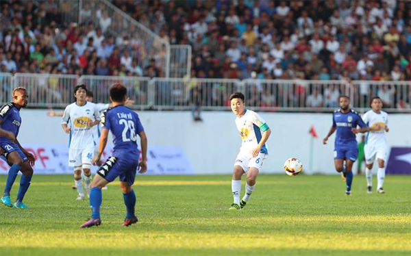 HAGL chia điểm với Bình Dương trong ngày ra quân V-League 2018