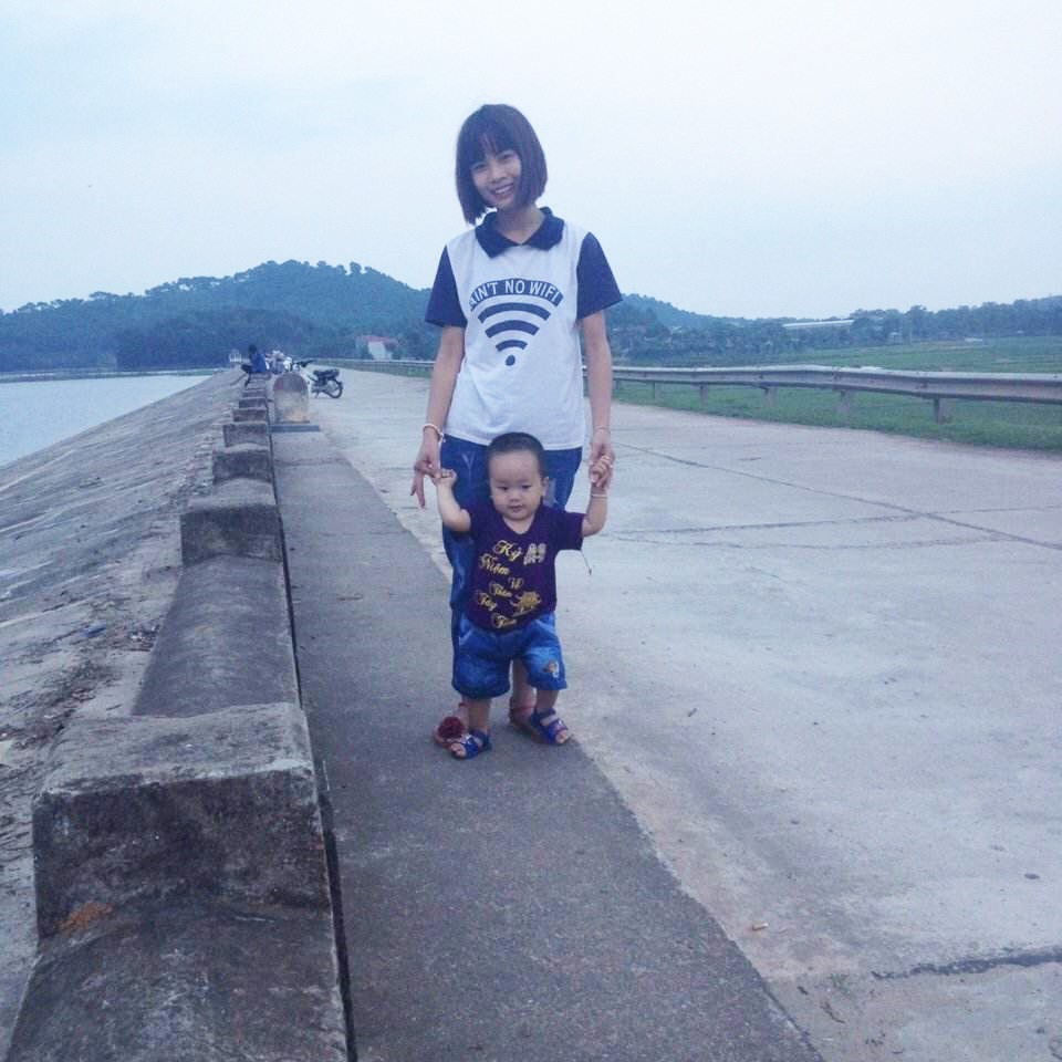 Cô vợ cũ lầy nhất năm, ly hôn chồng tiếc mỗi phải xa cây hồng xiêm: Hôm nào đưa con về, anh cho em ít hồng xiêm nhá