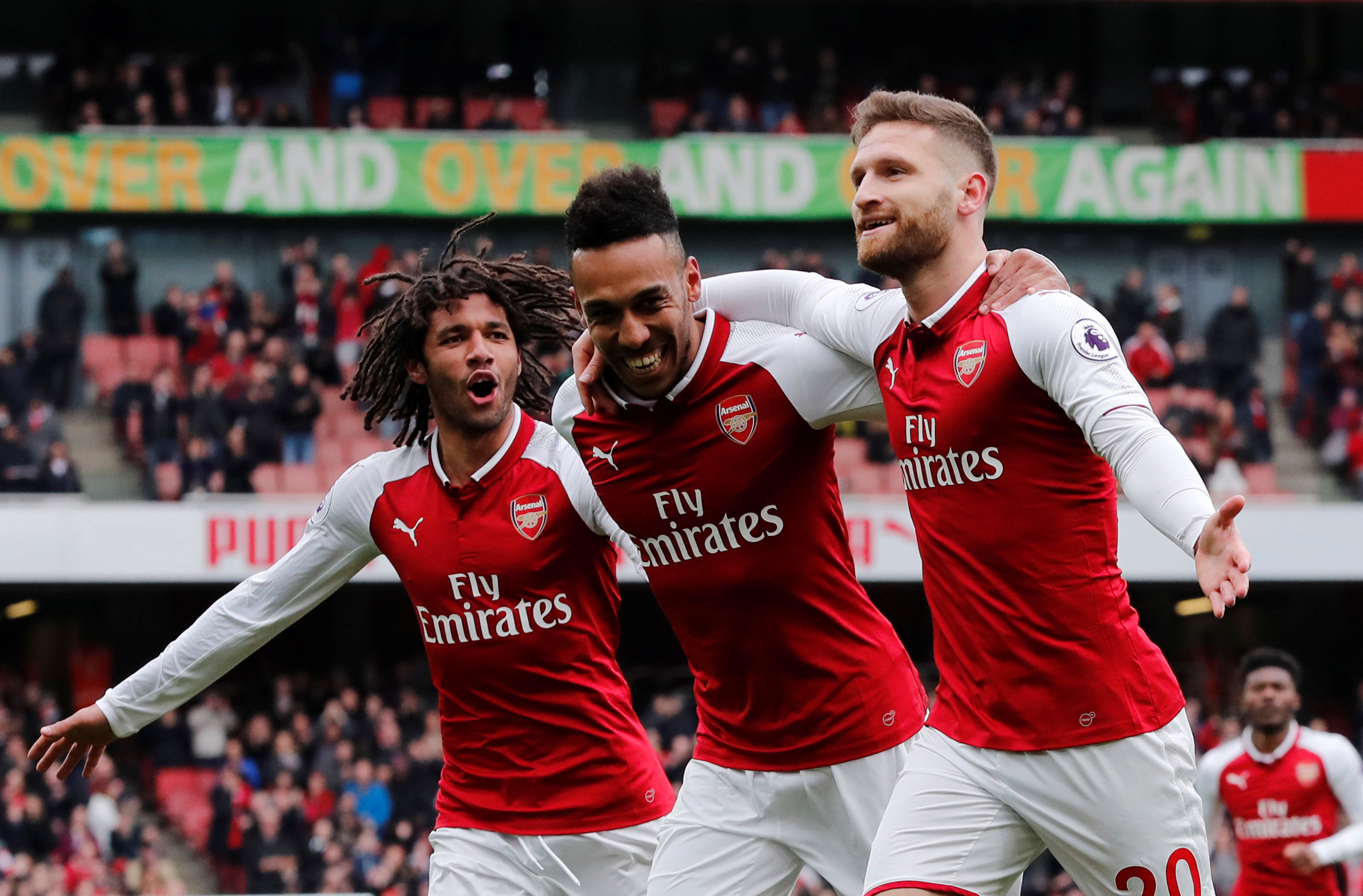 Đè bẹp Watford, Arsenal thu hẹp khoảng cách với tốp 4