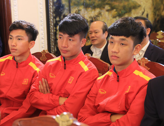 Mang cả lô đất, 1 ha cao su đấu giá áo, bóng có chữ ký U23 Việt Nam