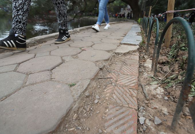 Hà Nội đề xuất lát đá hoa cương Bình Định cho vỉa hè Hồ Gươm