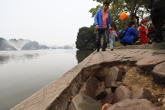 Hà Nội đề xuất lát đá hoa cương Bình Định cho vỉa hè Hồ Gươm