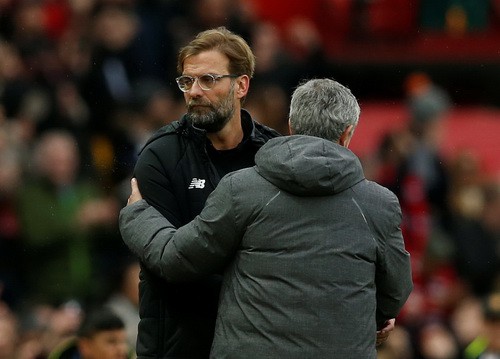 M.U - Liverpool 2-1: Klopp chê trọng tài, Mourinho đá xéo bình luận viên