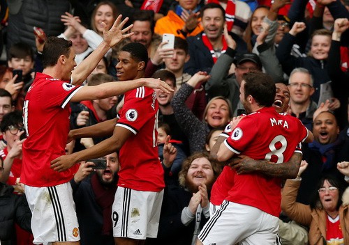 M.U - Liverpool 2-1: Klopp chê trọng tài, Mourinho đá xéo bình luận viên