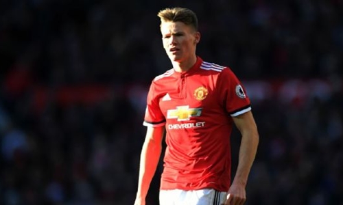 Mourinho tức giận với cách CĐV phản ứng McTominay