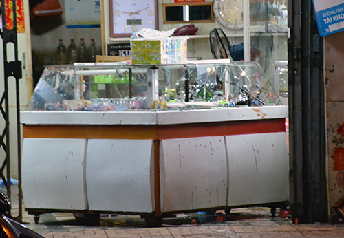 Bà chủ tiệm đồng hồ ở Sài Gòn bị đâm gục