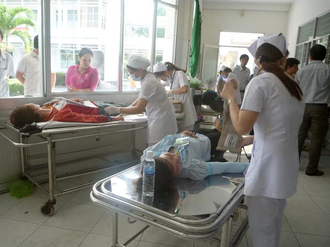Nhiều du khách nghi bị ngộ độc khi rời nhà hàng nổi tiếng ở Phú Quốc Nhiều du khách nghi bị ngộ độc khi rời nhà hàng nổi tiếng ở Phú Quốc