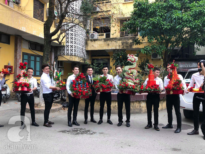 Khắc Việt cùng dàn trai đẹp mang lễ đến ăn hỏi bạn gái hotgirl Khắc Việt cùng dàn trai đẹp mang lễ đến ăn hỏi bạn gái hotgirl