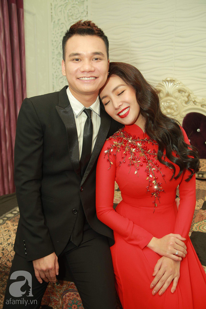 Khắc Việt cùng dàn trai đẹp mang lễ đến ăn hỏi bạn gái hotgirl