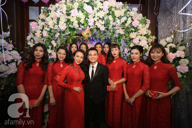 Khắc Việt cùng dàn trai đẹp mang lễ đến ăn hỏi bạn gái hotgirl Khắc Việt cùng dàn trai đẹp mang lễ đến ăn hỏi bạn gái hotgirl