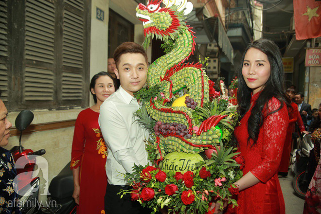 Khắc Việt cùng dàn trai đẹp mang lễ đến ăn hỏi bạn gái hotgirl Khắc Việt cùng dàn trai đẹp mang lễ đến ăn hỏi bạn gái hotgirl