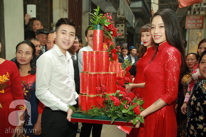 Khắc Việt cùng dàn trai đẹp mang lễ đến ăn hỏi bạn gái hotgirl Khắc Việt cùng dàn trai đẹp mang lễ đến ăn hỏi bạn gái hotgirl