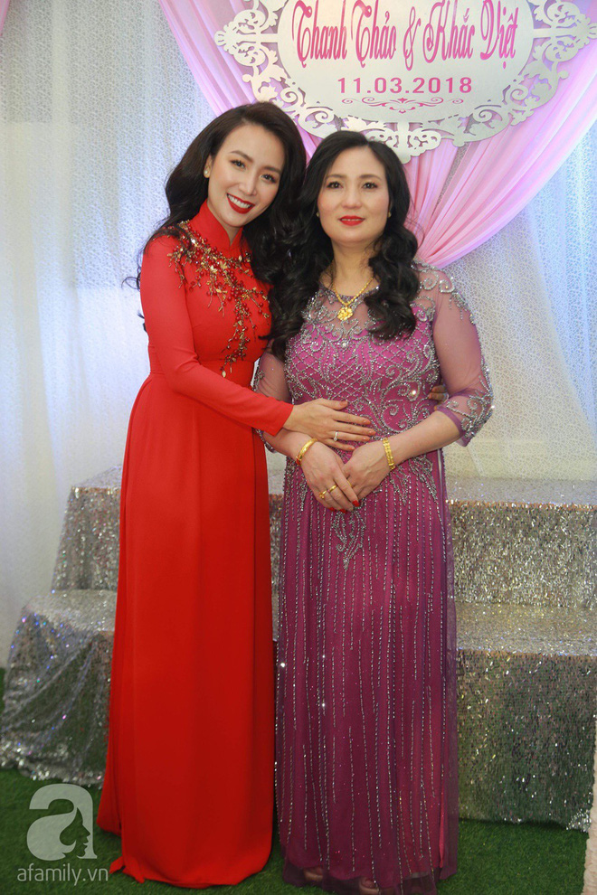 Khắc Việt cùng dàn trai đẹp mang lễ đến ăn hỏi bạn gái hotgirl