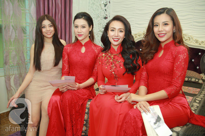 Khắc Việt cùng dàn trai đẹp mang lễ đến ăn hỏi bạn gái hotgirl