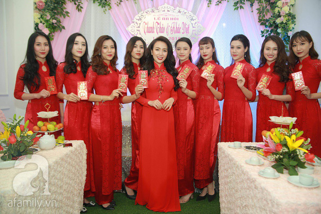 Khắc Việt cùng dàn trai đẹp mang lễ đến ăn hỏi bạn gái hotgirl