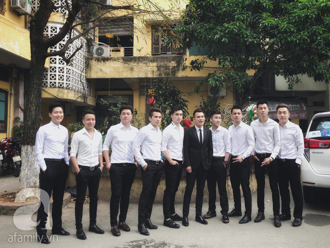 Khắc Việt cùng dàn trai đẹp mang lễ đến ăn hỏi bạn gái hotgirl