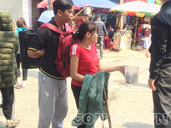 Cái bang đổ bộ đền Mẫu Đồng Đăng moi tiền du khách