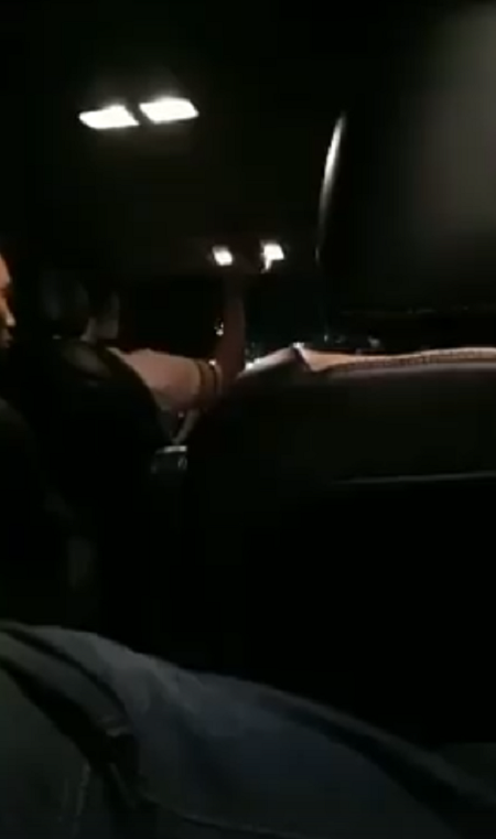 Con nhỏ đi vệ sinh trên xe taxi, bố không xin lỗi còn gây gổ, đòi hành hung tài xế