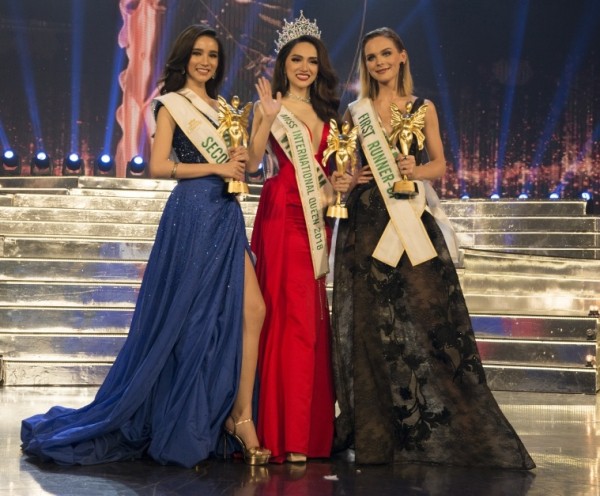 Nghệ sĩ Trung Dân chúc mừng hoa hậu Hương Giang: Bạn đáng được tôn trọng