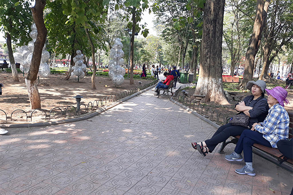 Gạch lát vỉa hè hồ Gươm còn tốt, sao phải thay hết? Gạch lát vỉa hè hồ Gươm còn tốt, sao phải thay hết?