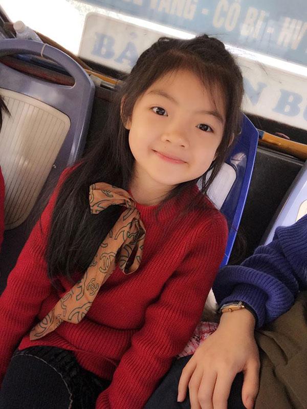 Chỉ qua một bài văn miêu tả, ông bố Hà thành bị con gái “bóc” tội làm mẹ mệt mỏi