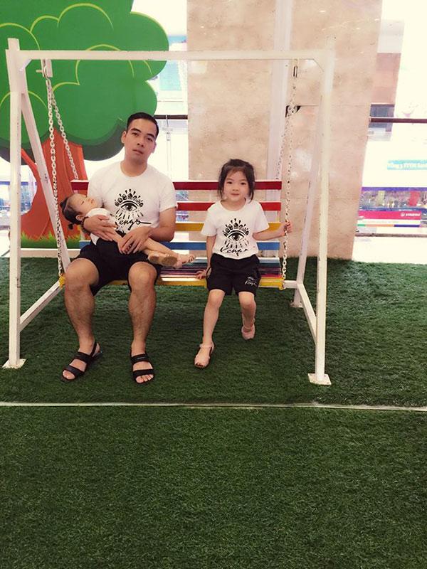 Chỉ qua một bài văn miêu tả, ông bố Hà thành bị con gái “bóc” tội làm mẹ mệt mỏi