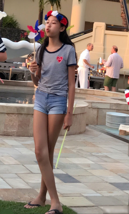 Nhan sắc tuổi 14 của con gái Ông trùm phim xã hội đen Hong Kong