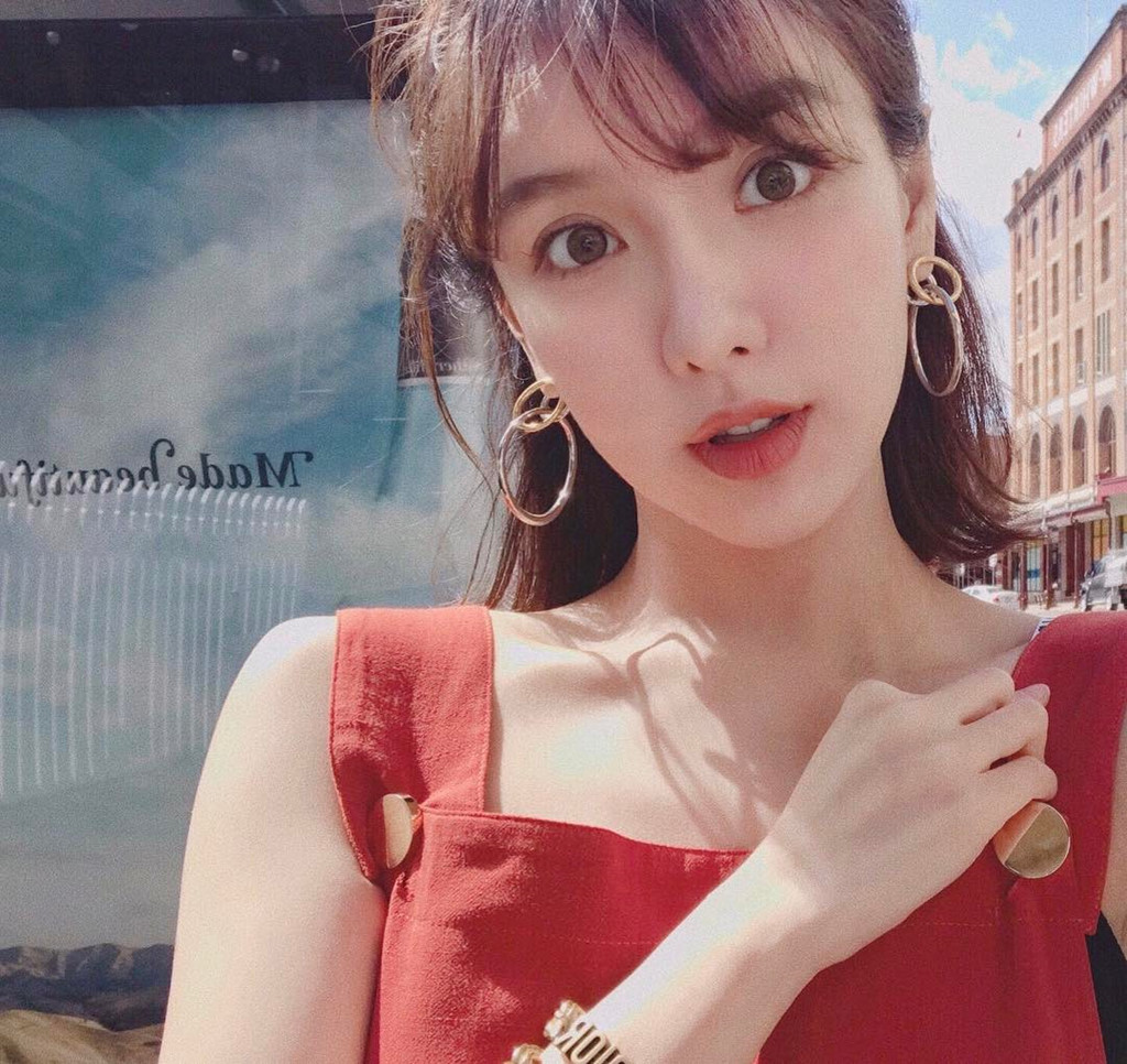 Cuộc sống giàu sang của bà mẹ một con xinh như hot girl