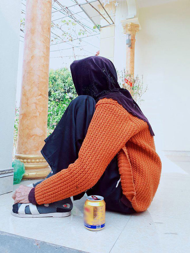 Cô nàng kể chuyện bà nội gần 100 tuổi đáng yêu hết mức: Nghiện uống nước tăng lực, cháu mặc quần rách cứ tưởng là ăn xin