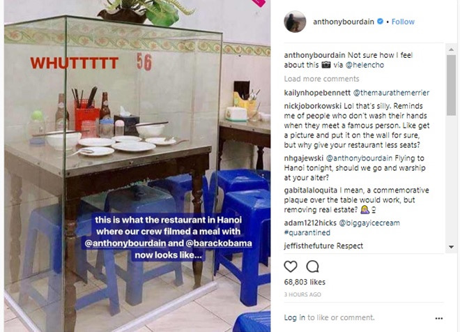 Đầu bếp ăn bún chả cùng Obama bối rối trước ảnh bàn trong tủ kính