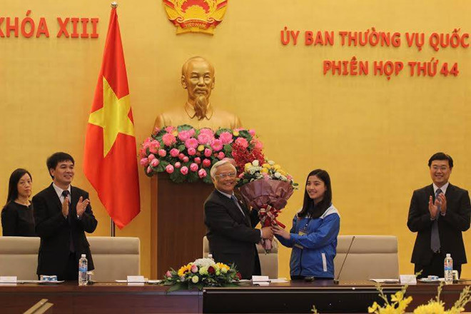 9X nổi bật trên hàng ghế cổ động viên Olympia vì xinh đẹp 9X nổi bật trên hàng ghế cổ động viên Olympia vì xinh đẹp