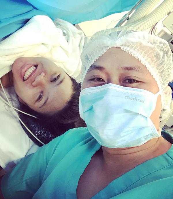 Mẹ 8x kể chuyện đi đẻ: Hai vợ chồng mải chụp ảnh, không biết con ra lúc nào