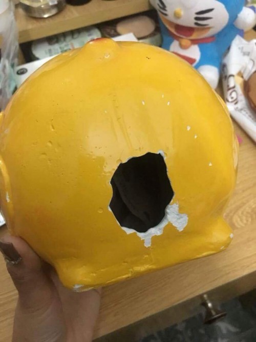 Kỷ niệm ‘tuổi thơ dữ dội’: Một tay ra sức vỗ béo heo đất, tay còn lại dùng nhíp rút ruột