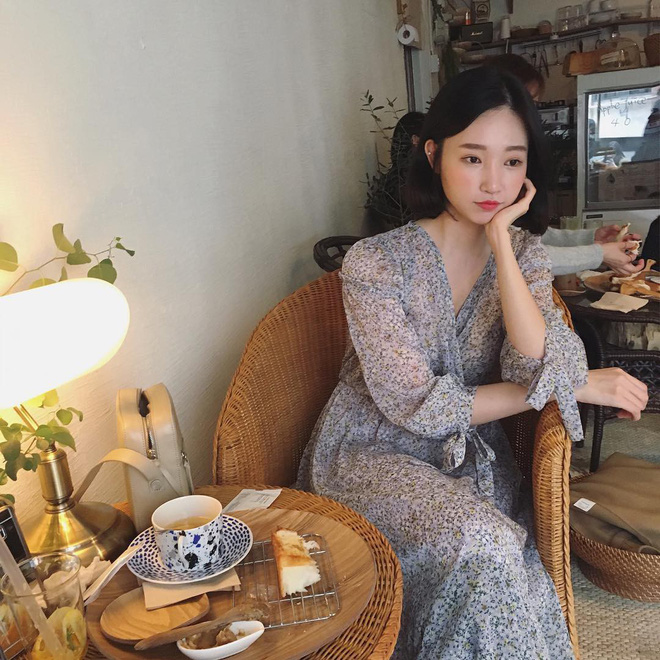Cứ đến đầu mùa Xuân/Hè là những thiết kế váy hoa lại rộ lên với đủ mọi kiểu dáng Cứ đến đầu mùa Xuân/Hè là những thiết kế váy hoa lại rộ lên với đủ mọi kiểu dáng