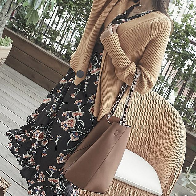 Cứ đến đầu mùa Xuân/Hè là những thiết kế váy hoa lại rộ lên với đủ mọi kiểu dáng Cứ đến đầu mùa Xuân/Hè là những thiết kế váy hoa lại rộ lên với đủ mọi kiểu dáng