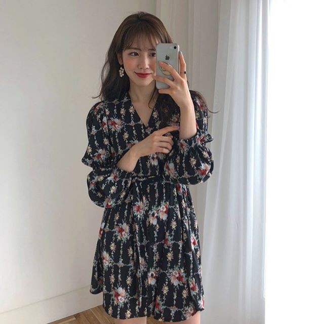 Cứ đến đầu mùa Xuân/Hè là những thiết kế váy hoa lại rộ lên với đủ mọi kiểu dáng Cứ đến đầu mùa Xuân/Hè là những thiết kế váy hoa lại rộ lên với đủ mọi kiểu dáng