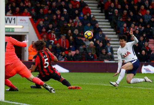 Son lập cú đúp, Tottenham vượt mặt Liverpool
