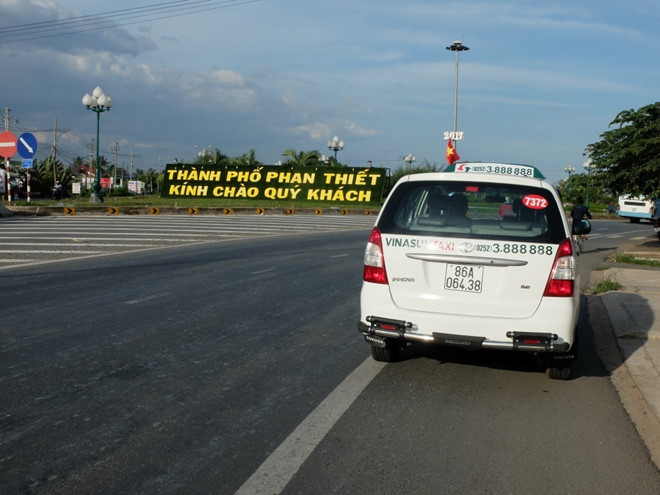 Grab, Uber cạnh tranh quyết liệt, Vinasun lui về tỉnh lẻ