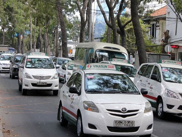 Grab, Uber cạnh tranh quyết liệt, Vinasun lui về tỉnh lẻ