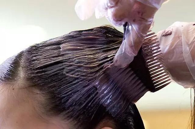 Nhuộm tóc liên tục trong suốt 10 năm, cô gái xinh đẹp bất ngờ nhận tin mắc bệnh nguy hiểm Nhuộm tóc liên tục trong suốt 10 năm, cô gái xinh đẹp bất ngờ nhận tin mắc bệnh nguy hiểm