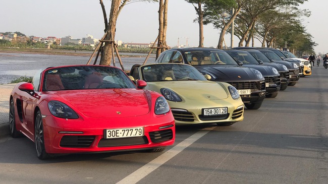 Bất ngờ xuất hiện 2 ô tô chung 1 biển số đẹp ở Hà Nội