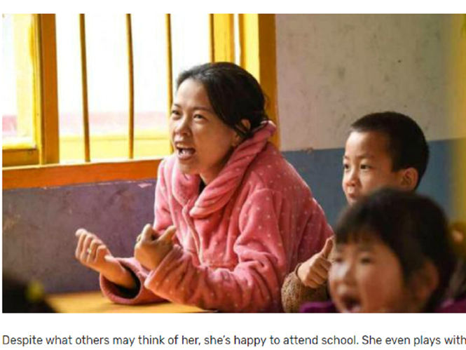 Mù chữ, mẹ học chung lớp mẫu giáo với con