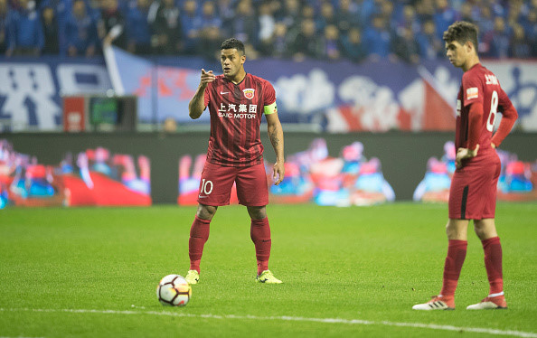 Oscar: Thà không dự World Cup còn hơn nghèo đói